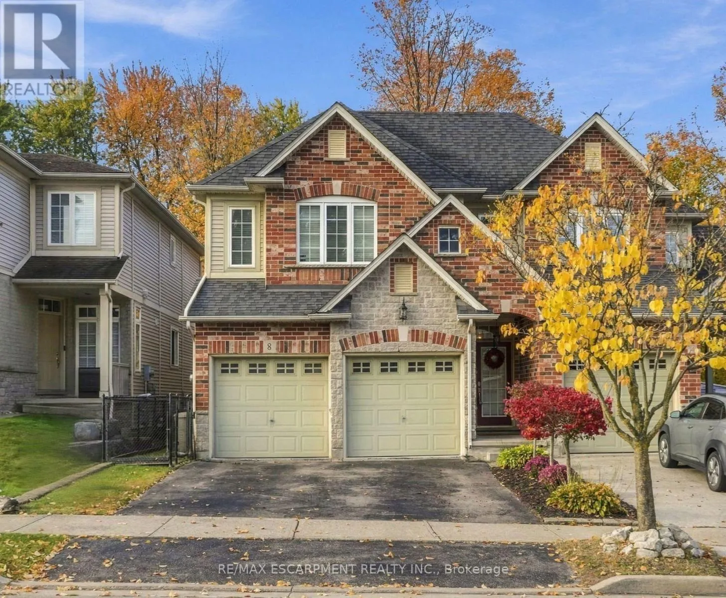 8 GOLDENVIEW COURT