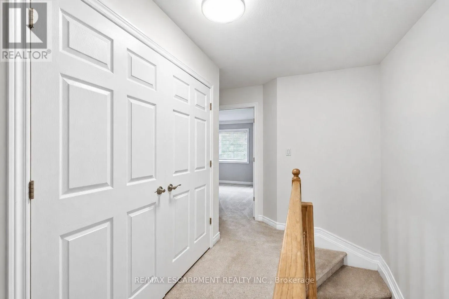 8 GOLDENVIEW COURT