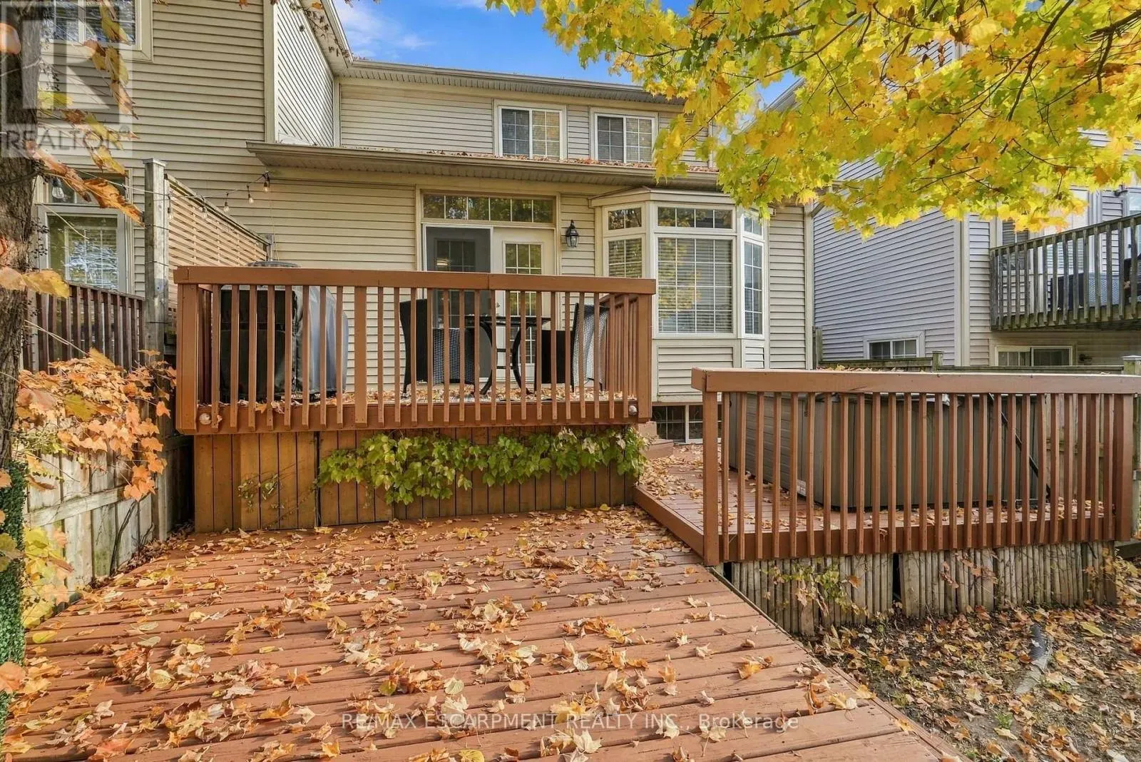 8 GOLDENVIEW COURT