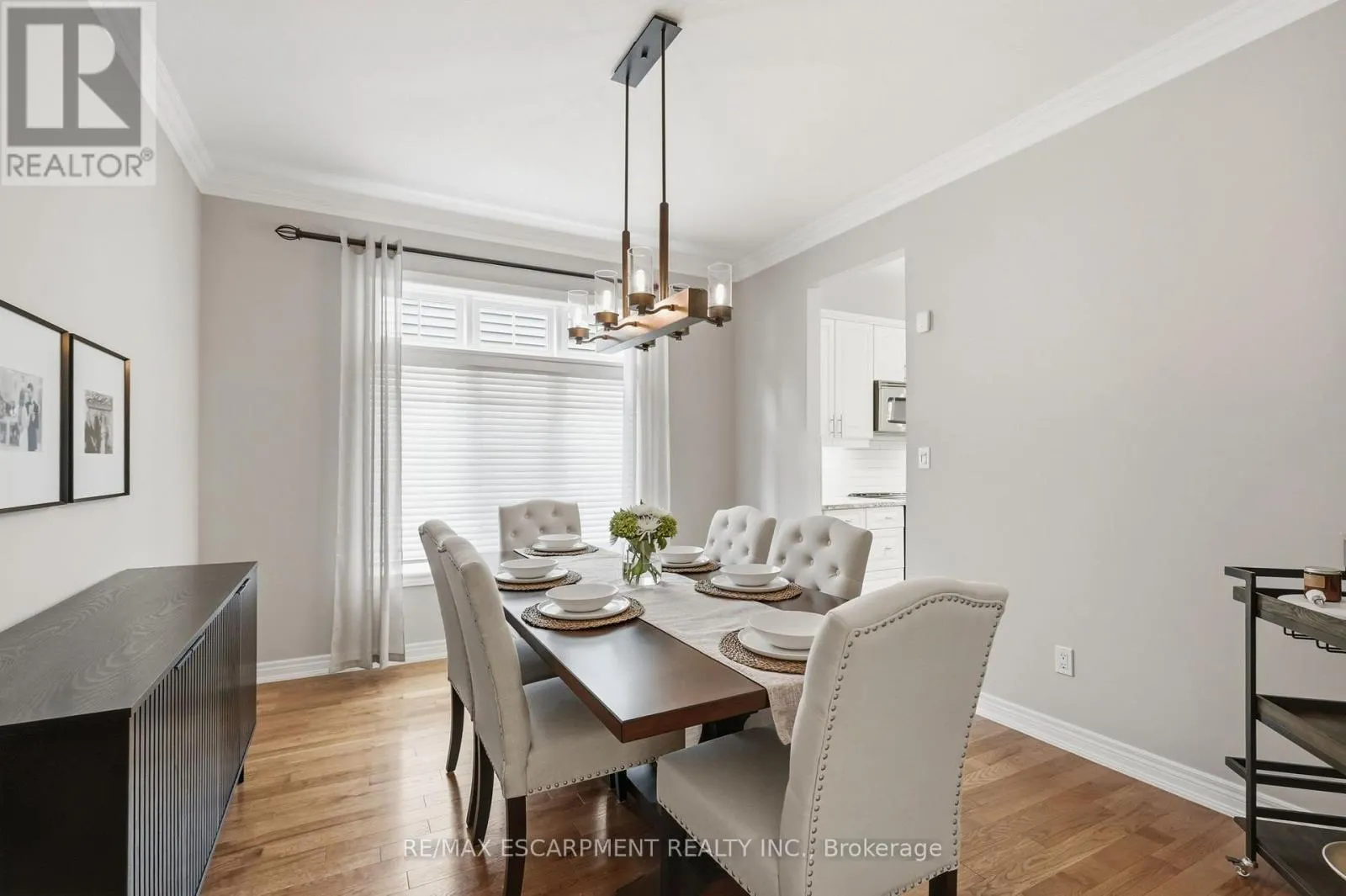 8 GOLDENVIEW COURT