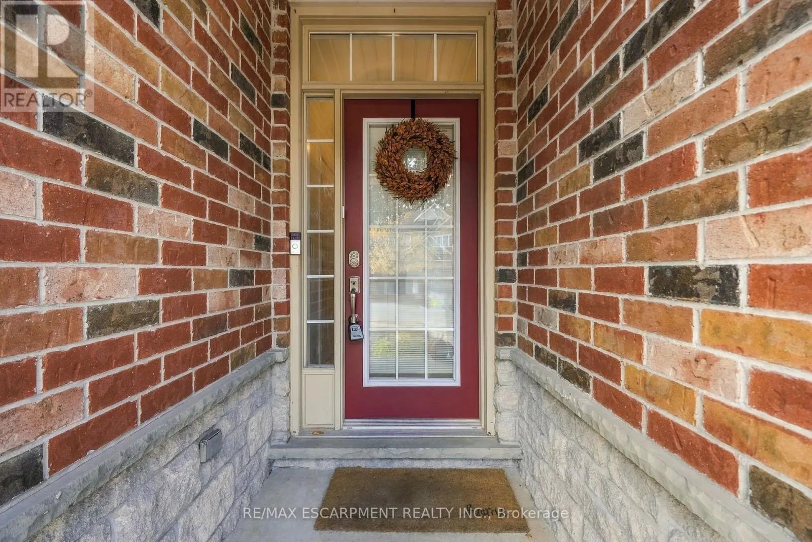 8 GOLDENVIEW COURT