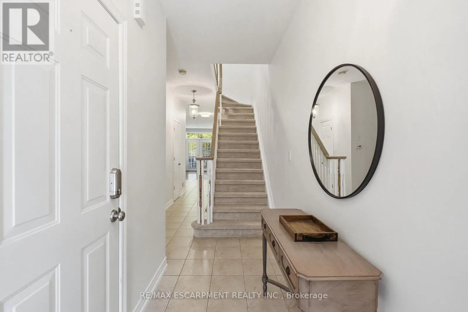 8 GOLDENVIEW COURT