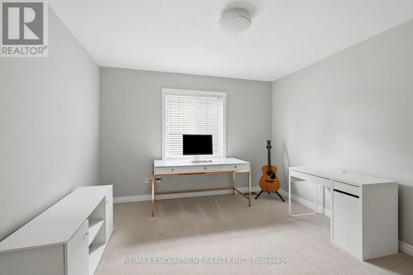 8 GOLDENVIEW COURT