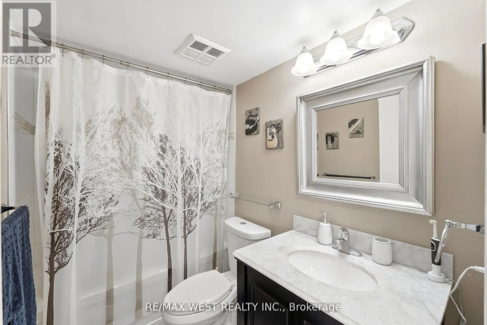 808 - 81 SCOTT STREET