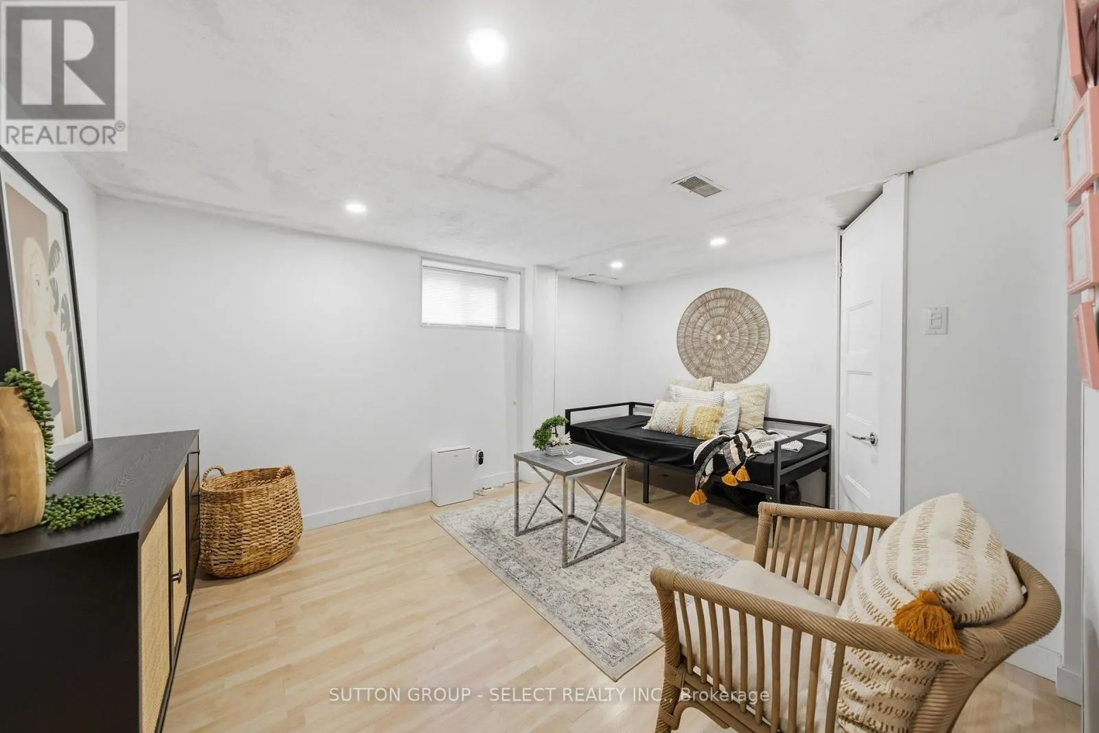 18 BRISCOE STREET W