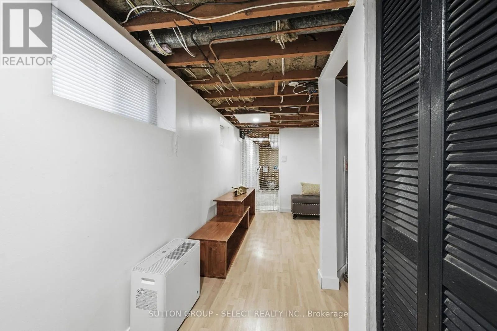 18 BRISCOE STREET W