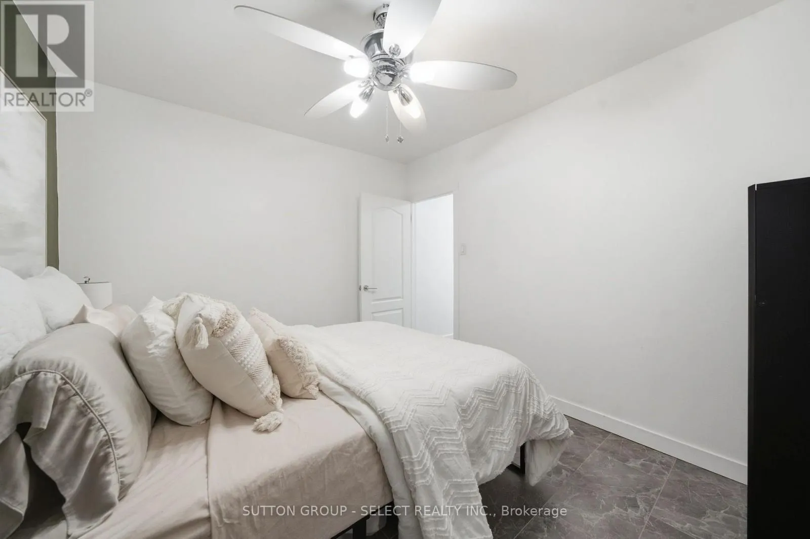18 BRISCOE STREET W