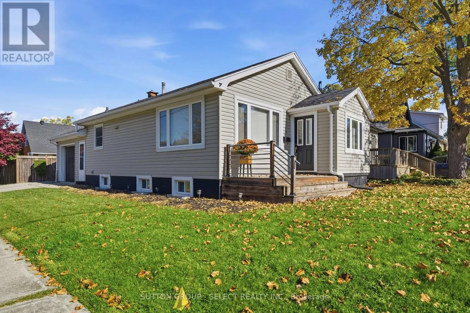 18 BRISCOE STREET W