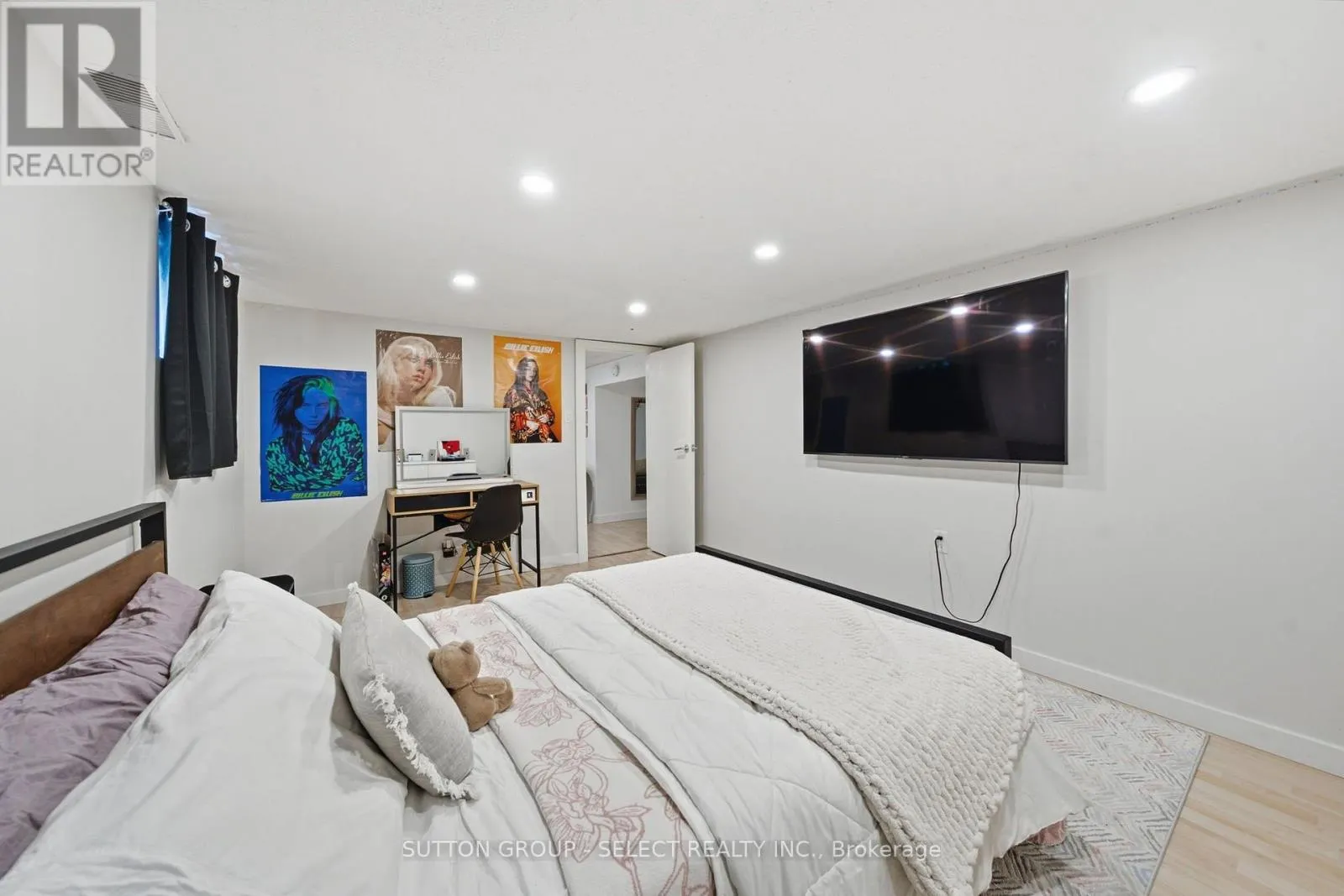 18 BRISCOE STREET W