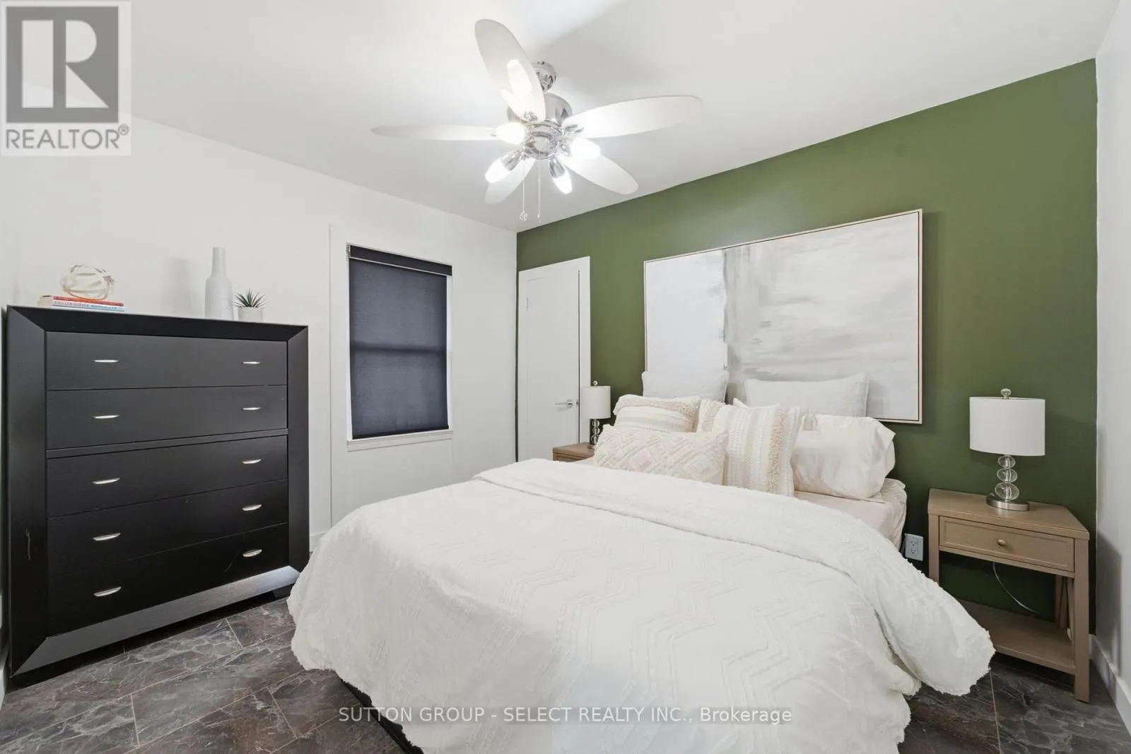18 BRISCOE STREET W