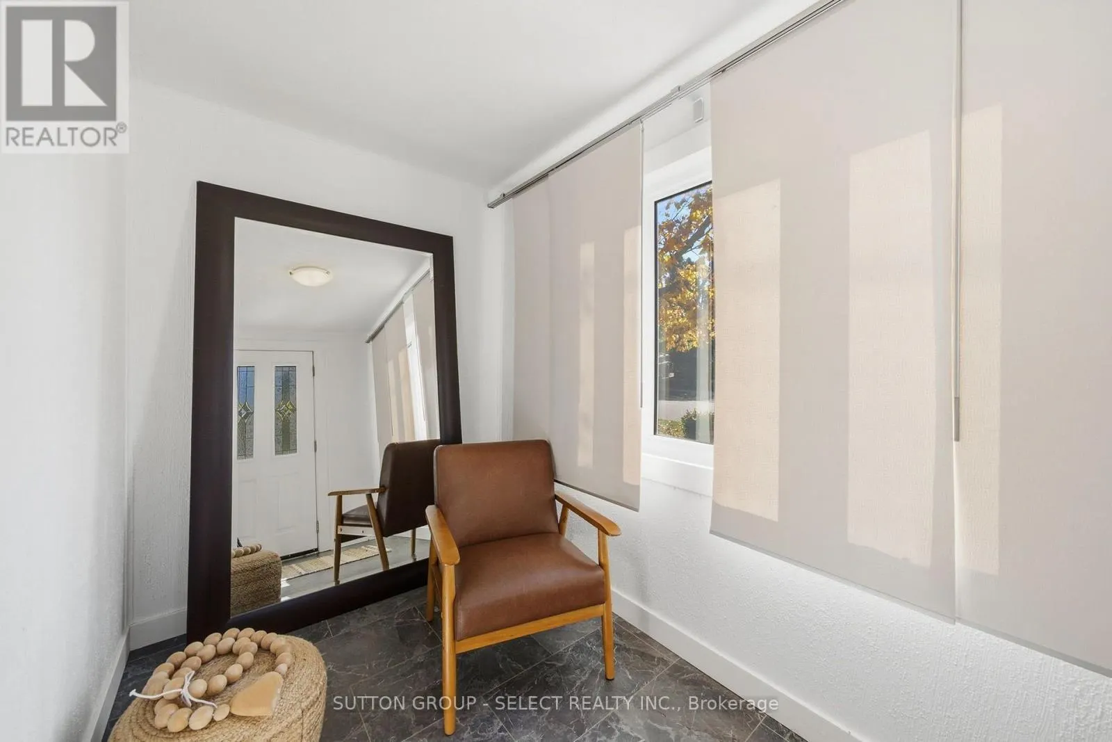 18 BRISCOE STREET W