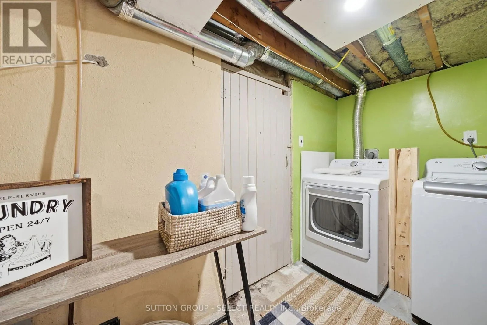 18 BRISCOE STREET W