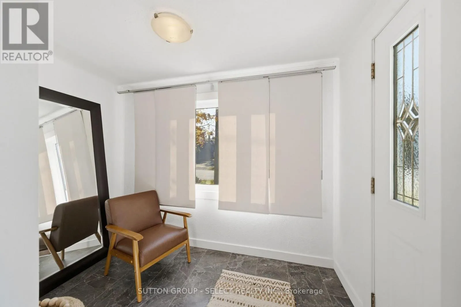 18 BRISCOE STREET W