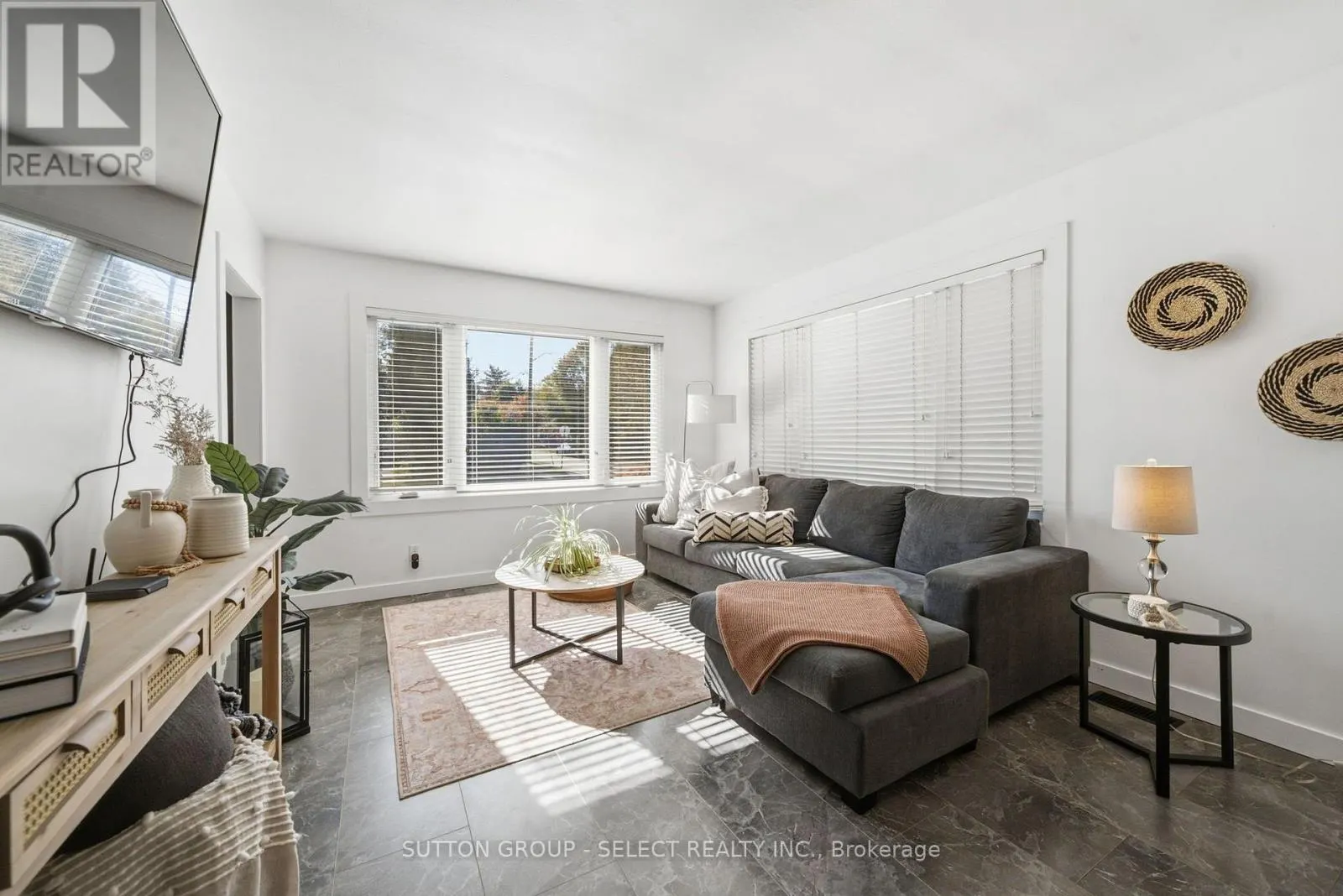 18 BRISCOE STREET W
