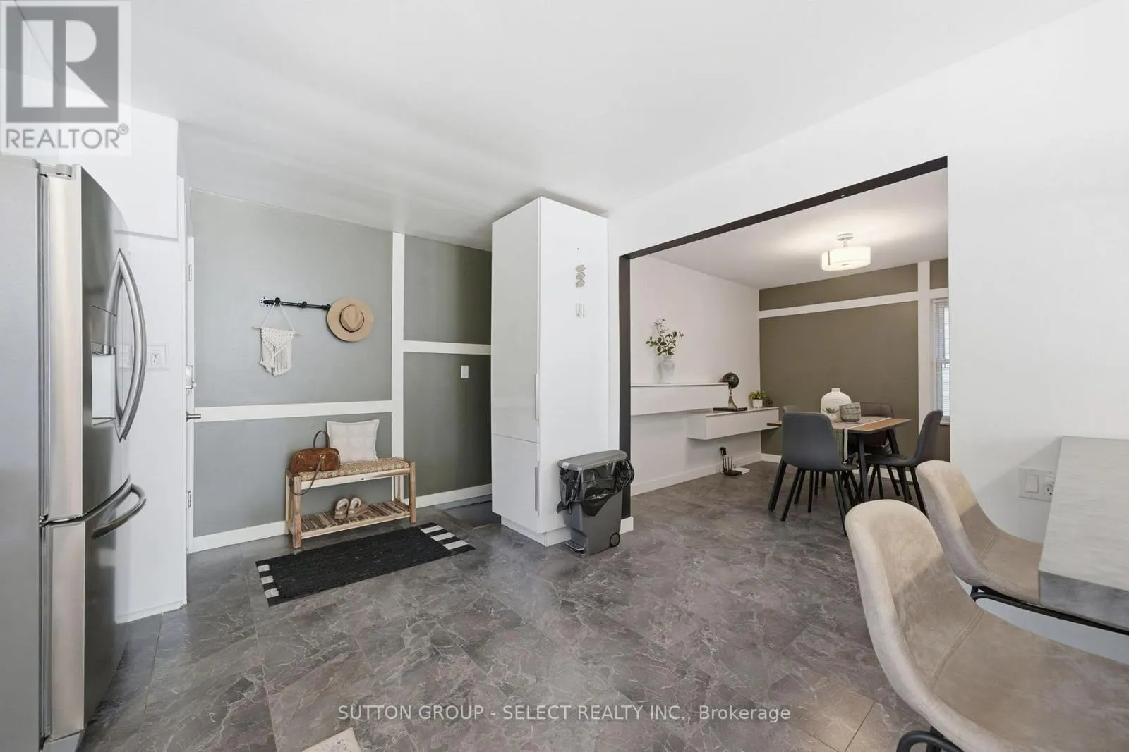 18 BRISCOE STREET W