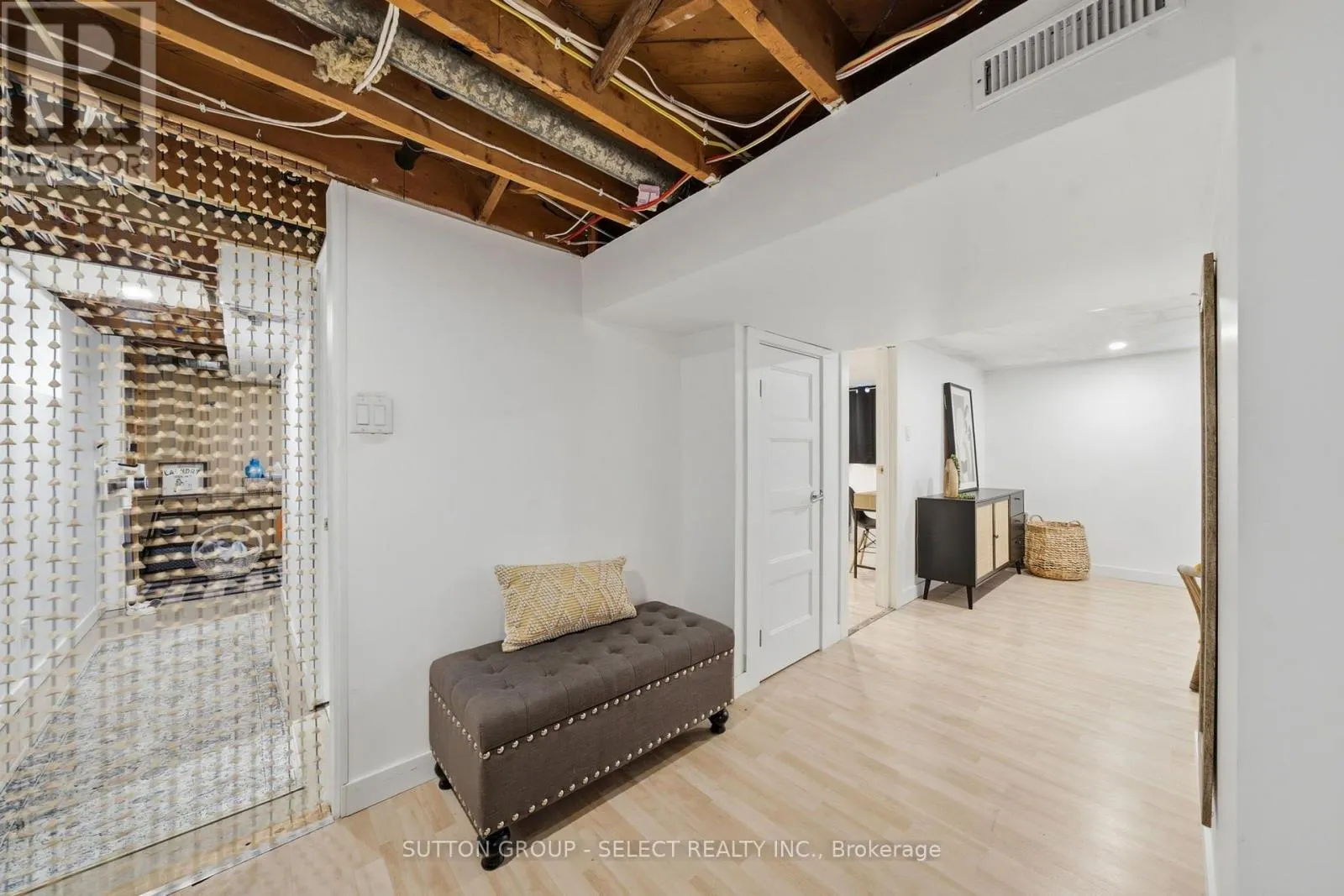 18 BRISCOE STREET W
