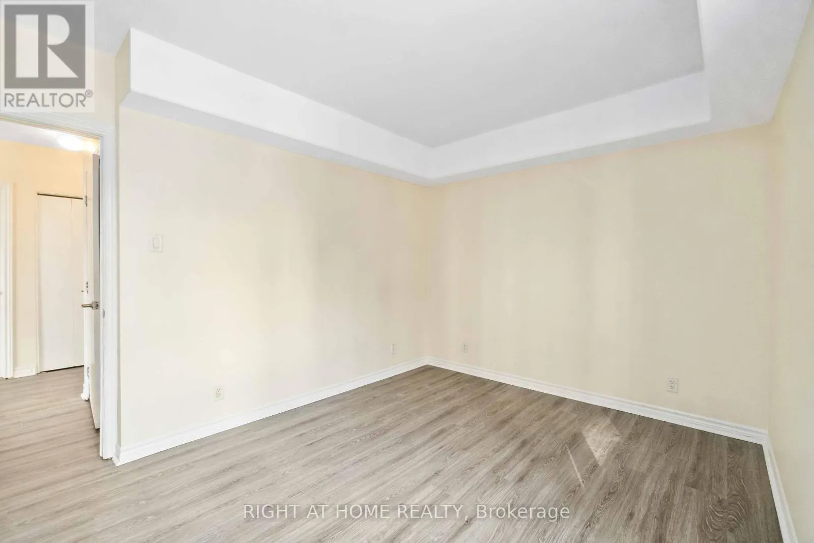 701 - 445 LAURIER AVENUE W