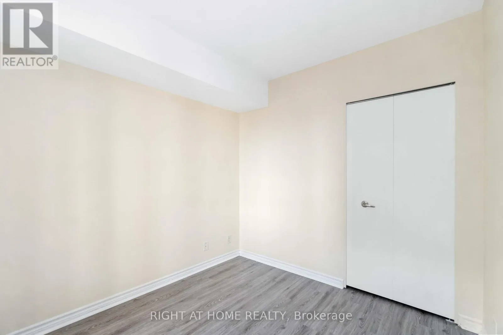 701 - 445 LAURIER AVENUE W