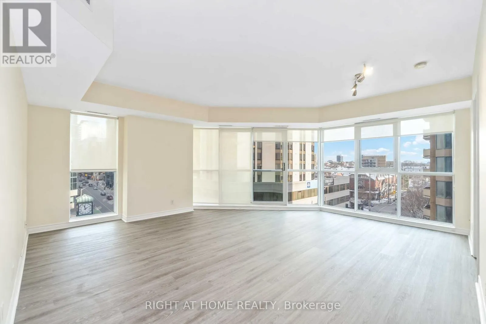 701 - 445 LAURIER AVENUE W