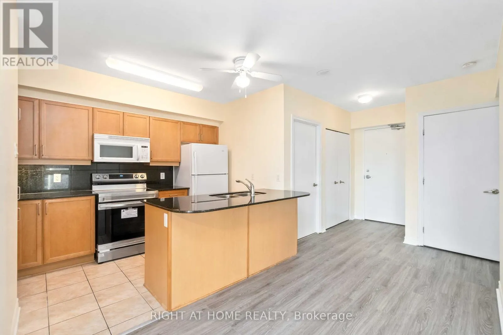 701 - 445 LAURIER AVENUE W