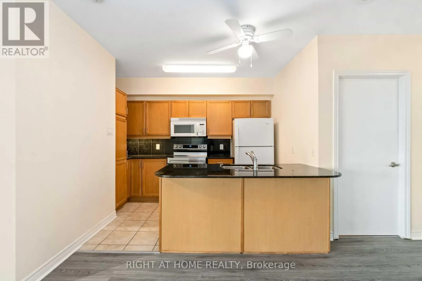 701 - 445 LAURIER AVENUE W