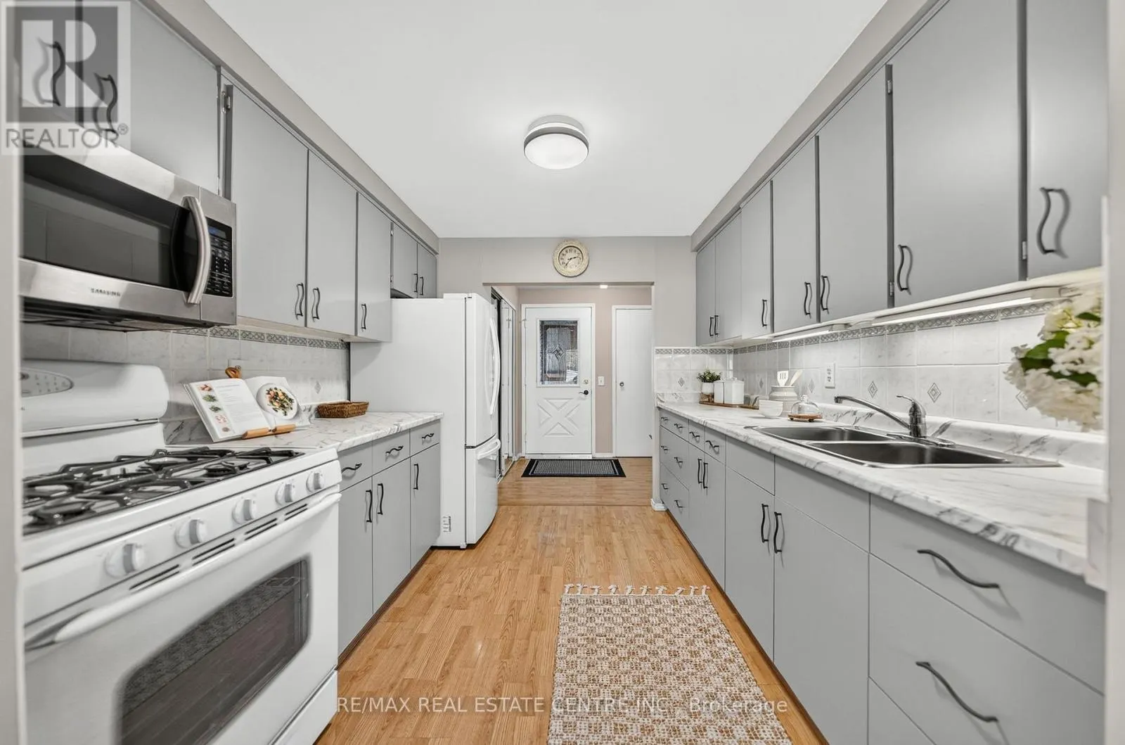 4 - 700 ERINBROOK DRIVE