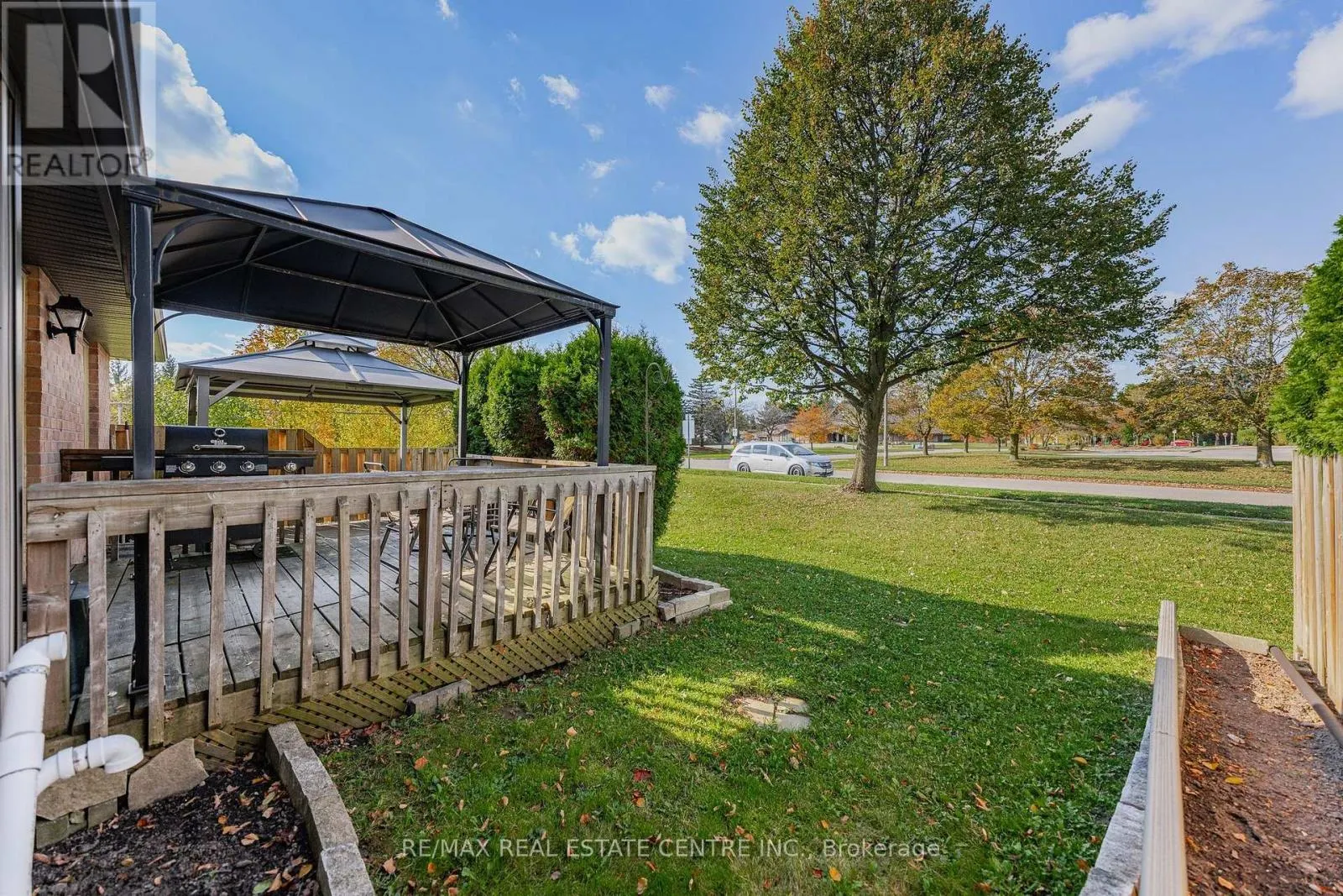 4 - 700 ERINBROOK DRIVE