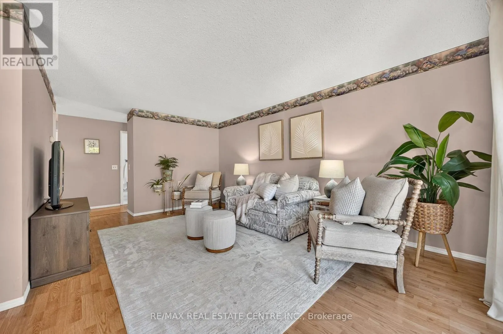 4 - 700 ERINBROOK DRIVE