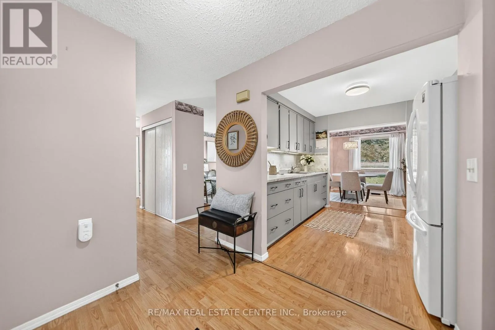 4 - 700 ERINBROOK DRIVE