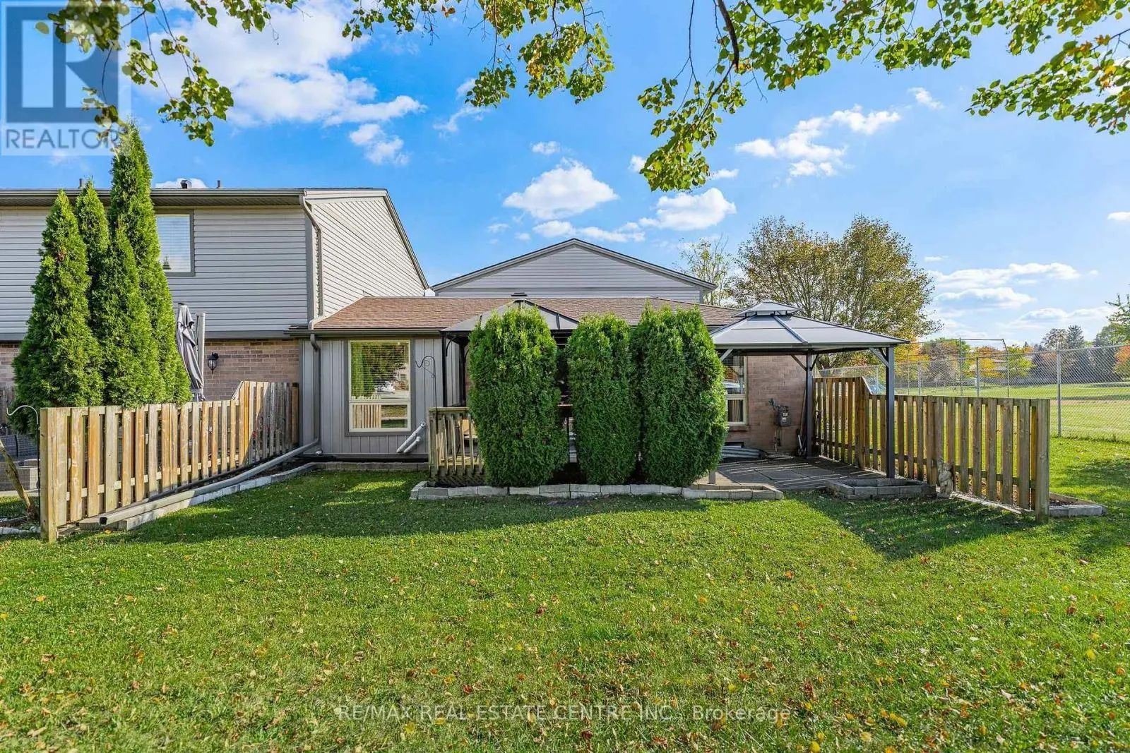 4 - 700 ERINBROOK DRIVE