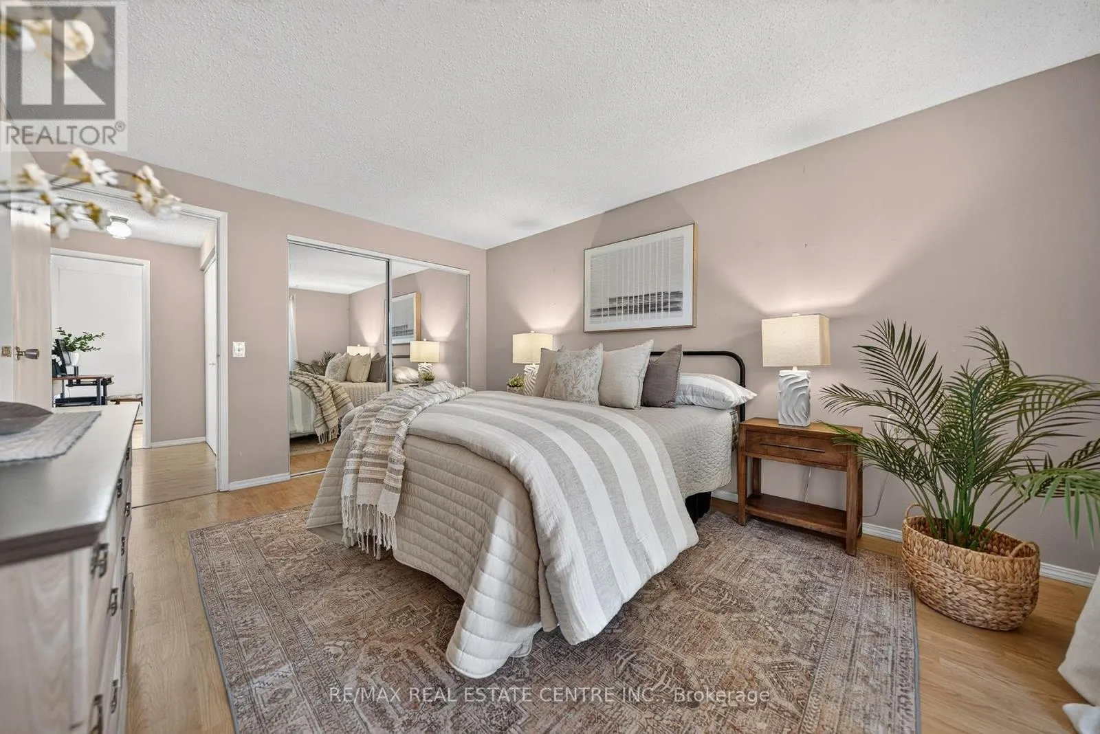 4 - 700 ERINBROOK DRIVE
