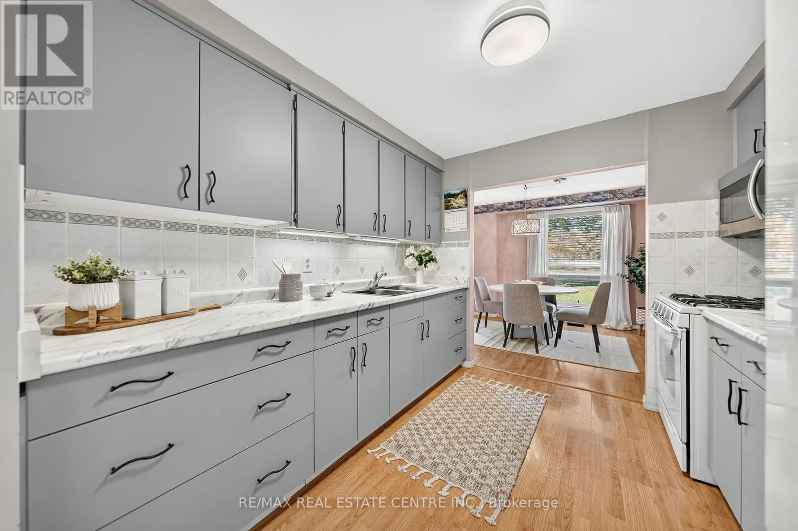 4 - 700 ERINBROOK DRIVE