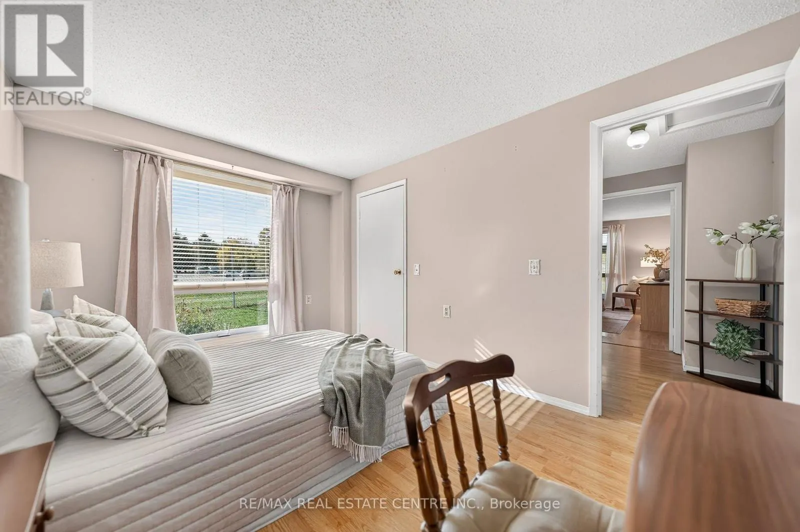 4 - 700 ERINBROOK DRIVE