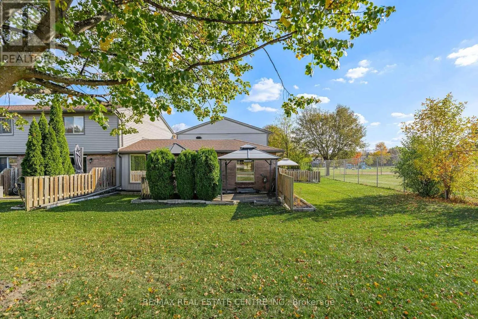 4 - 700 ERINBROOK DRIVE