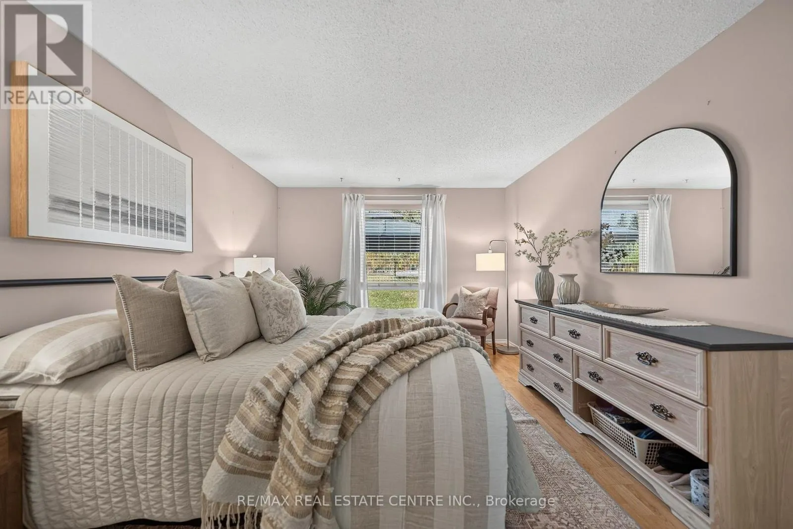 4 - 700 ERINBROOK DRIVE