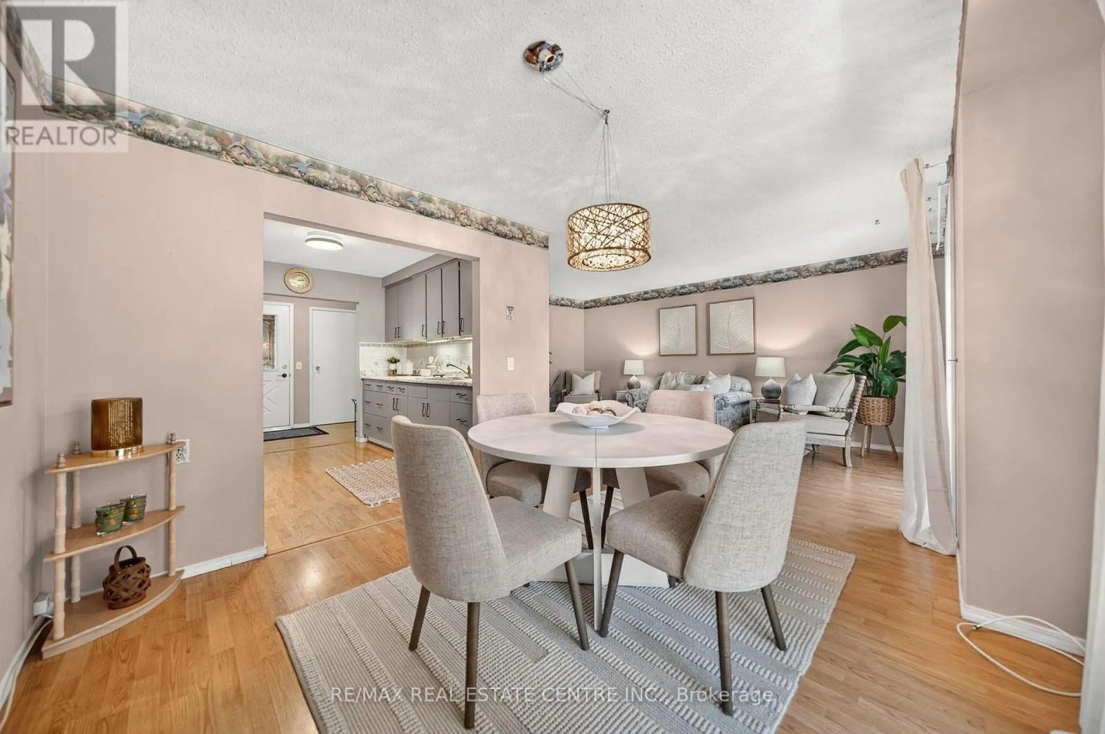 4 - 700 ERINBROOK DRIVE