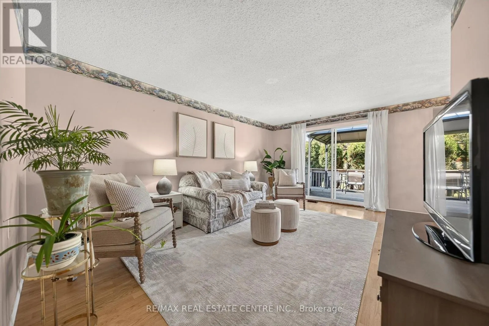 4 - 700 ERINBROOK DRIVE