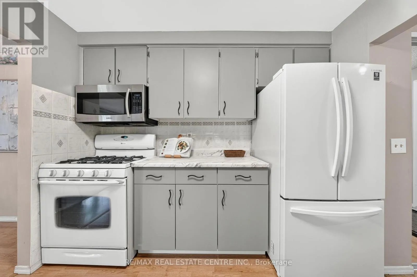 4 - 700 ERINBROOK DRIVE
