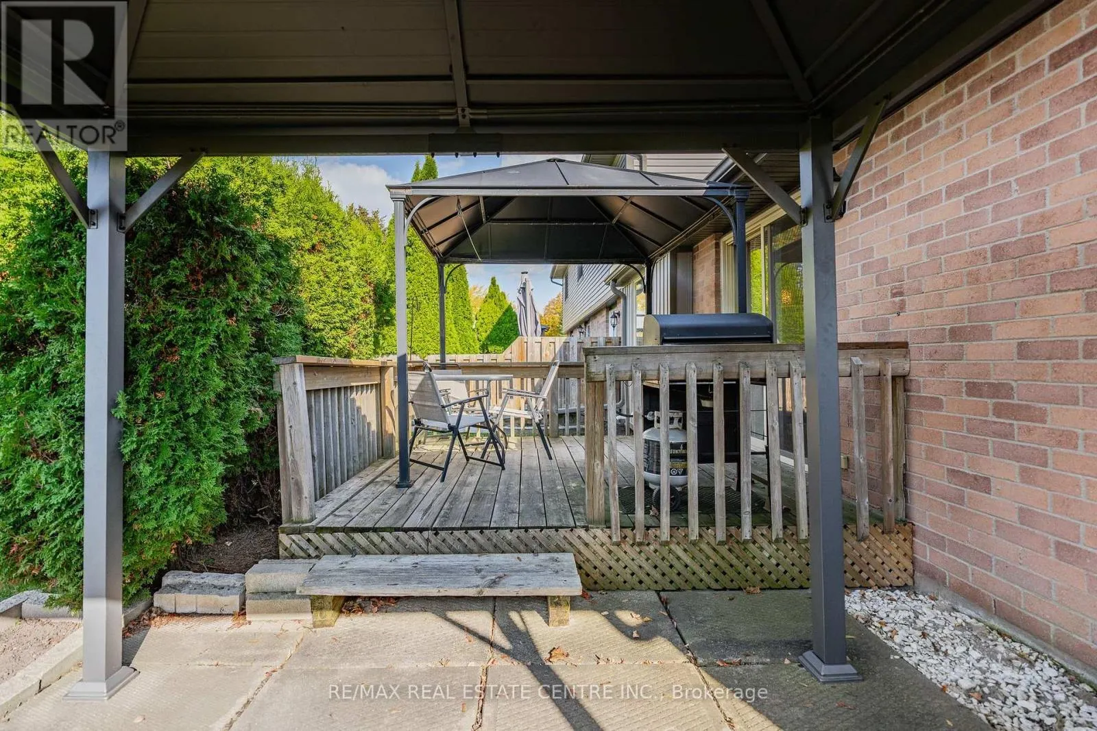 4 - 700 ERINBROOK DRIVE