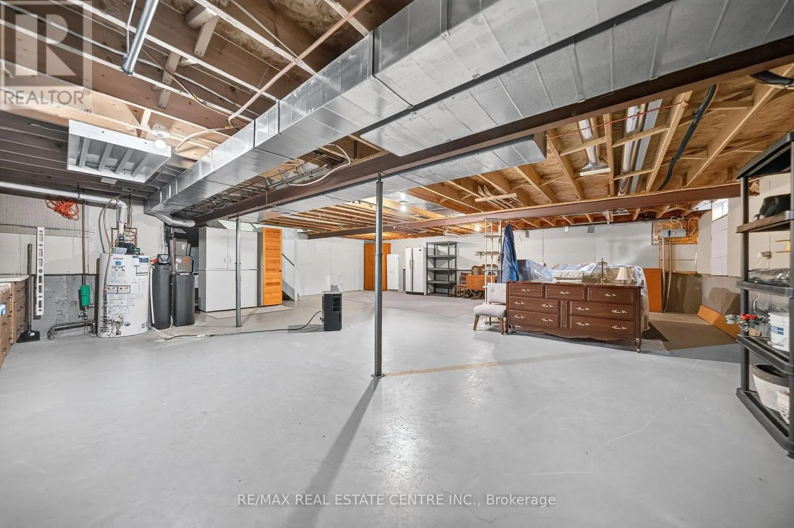 4 - 700 ERINBROOK DRIVE