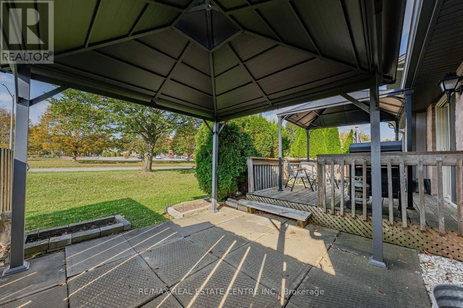 4 - 700 ERINBROOK DRIVE