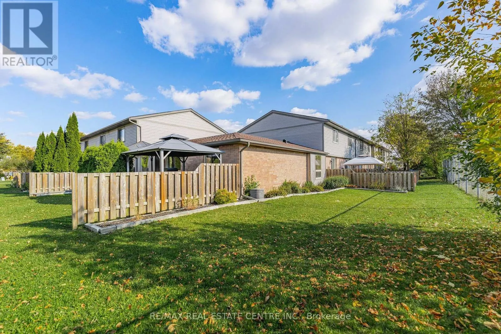 4 - 700 ERINBROOK DRIVE