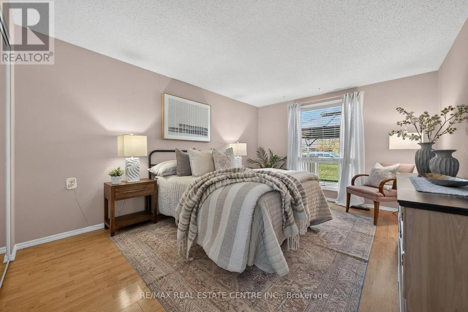 4 - 700 ERINBROOK DRIVE