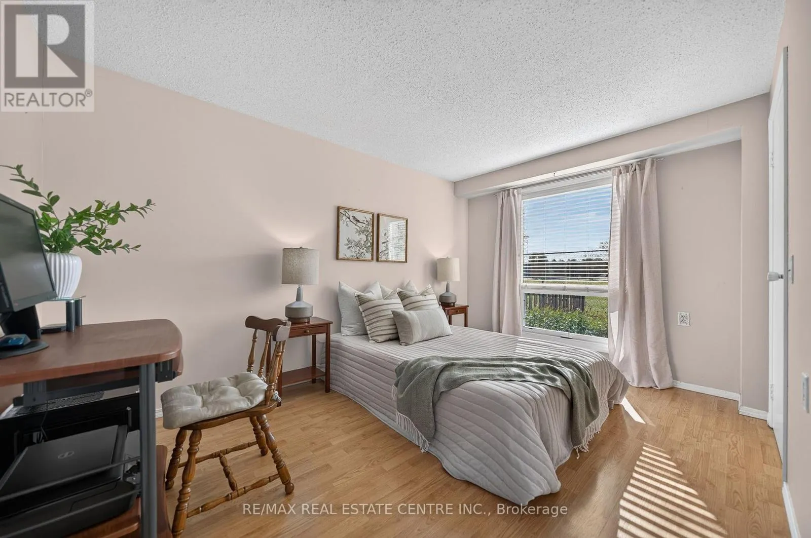 4 - 700 ERINBROOK DRIVE