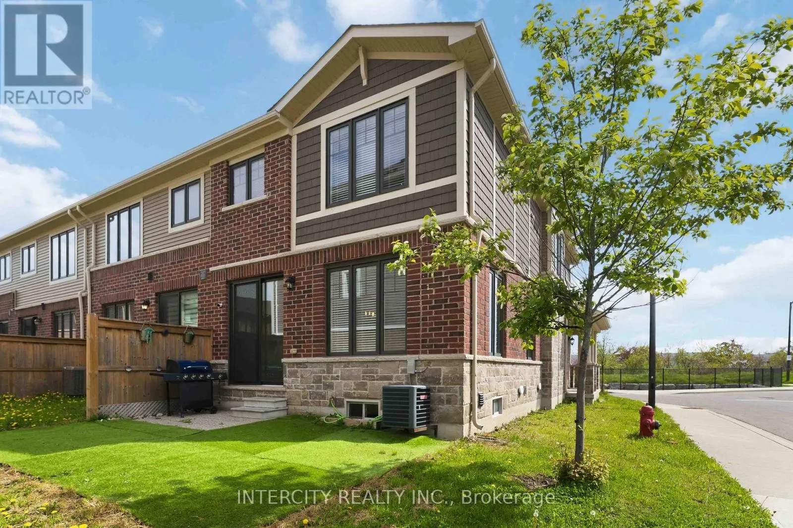 1 PELICAN LANE