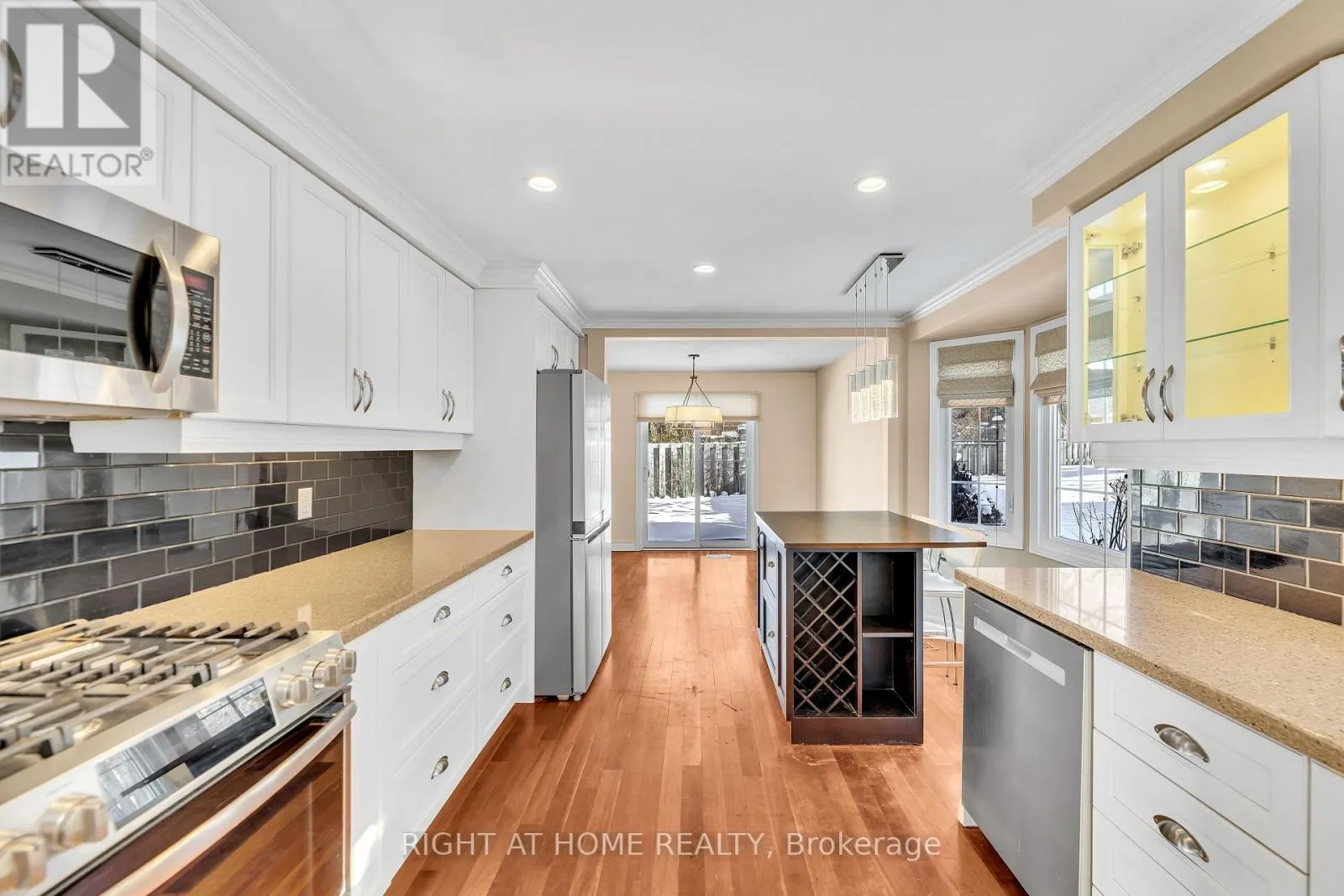3 - 104 WOODLAWN ROAD E