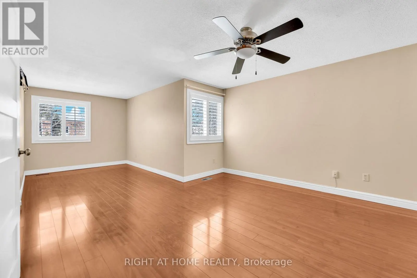 3 - 104 WOODLAWN ROAD E