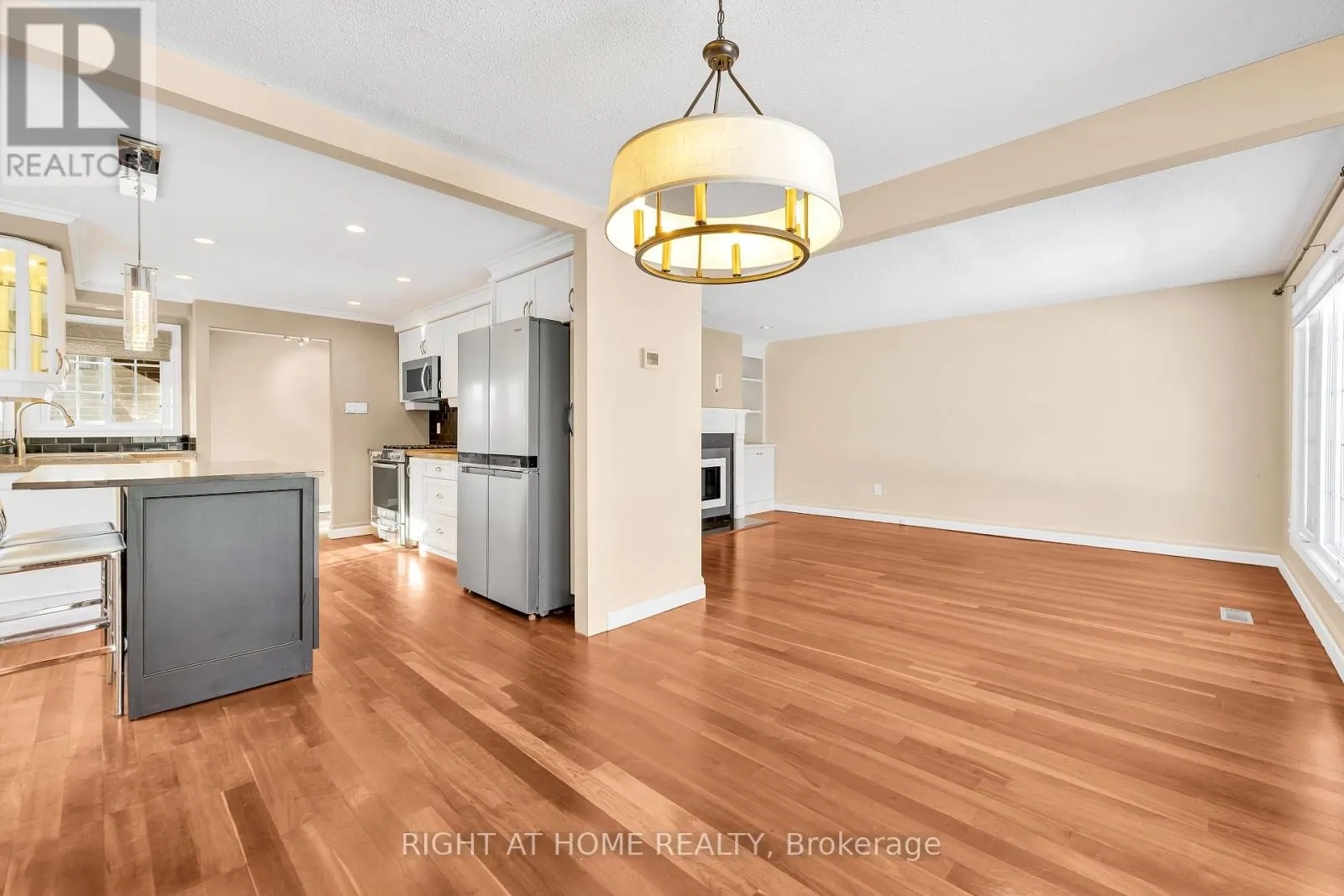 3 - 104 WOODLAWN ROAD E