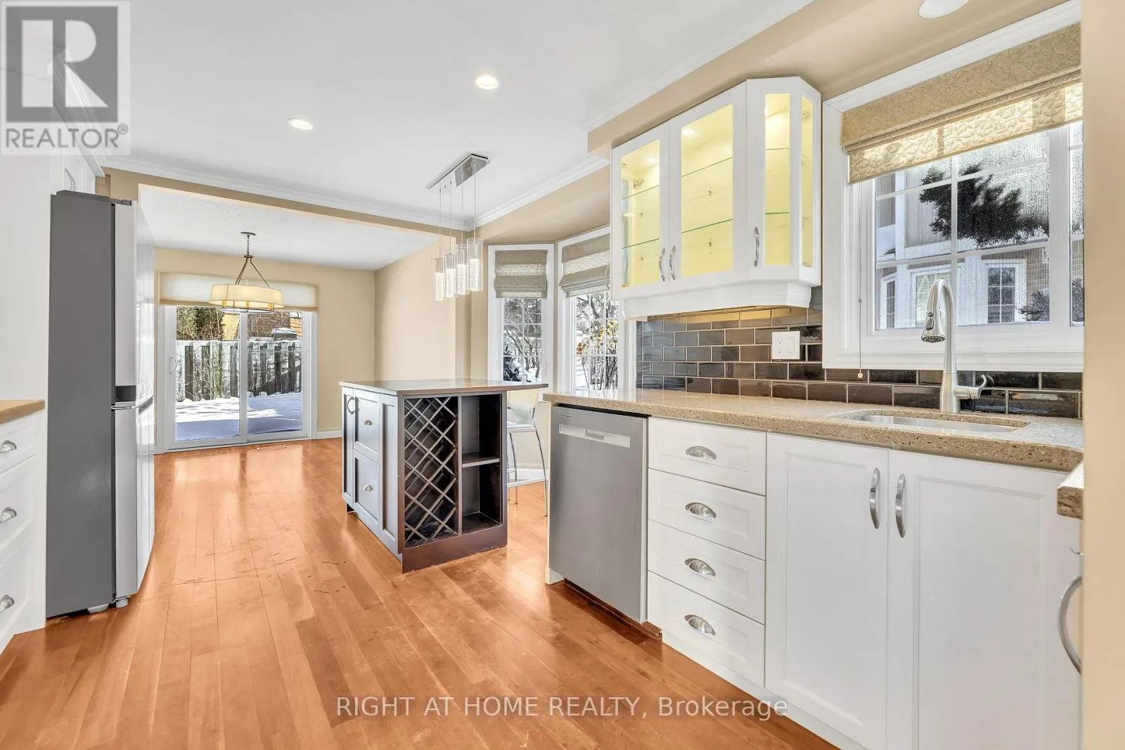 3 - 104 WOODLAWN ROAD E