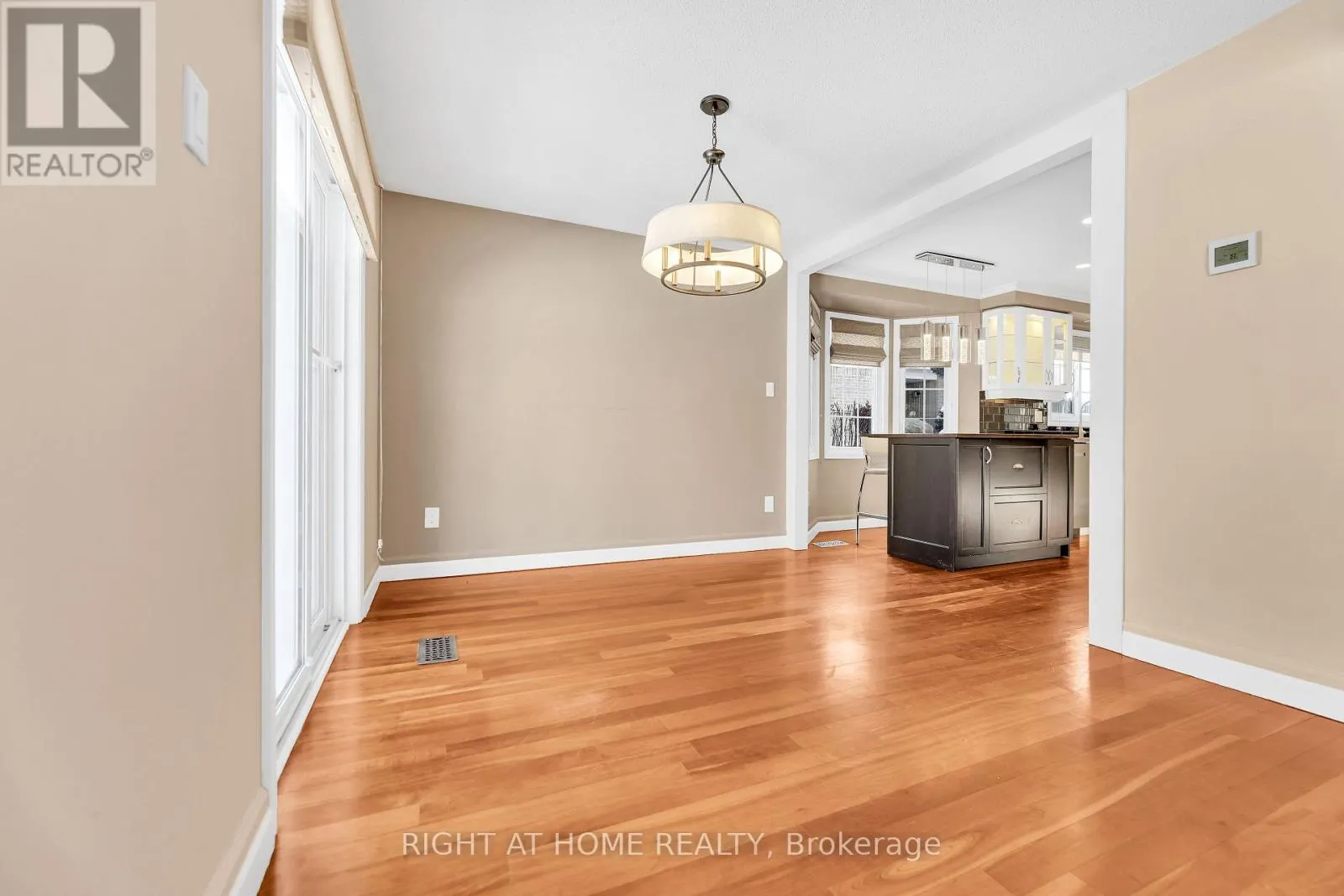 3 - 104 WOODLAWN ROAD E